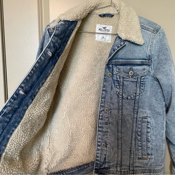 Hollister Women’s Oversized Sherpa Jacket - Picture 7 of 10